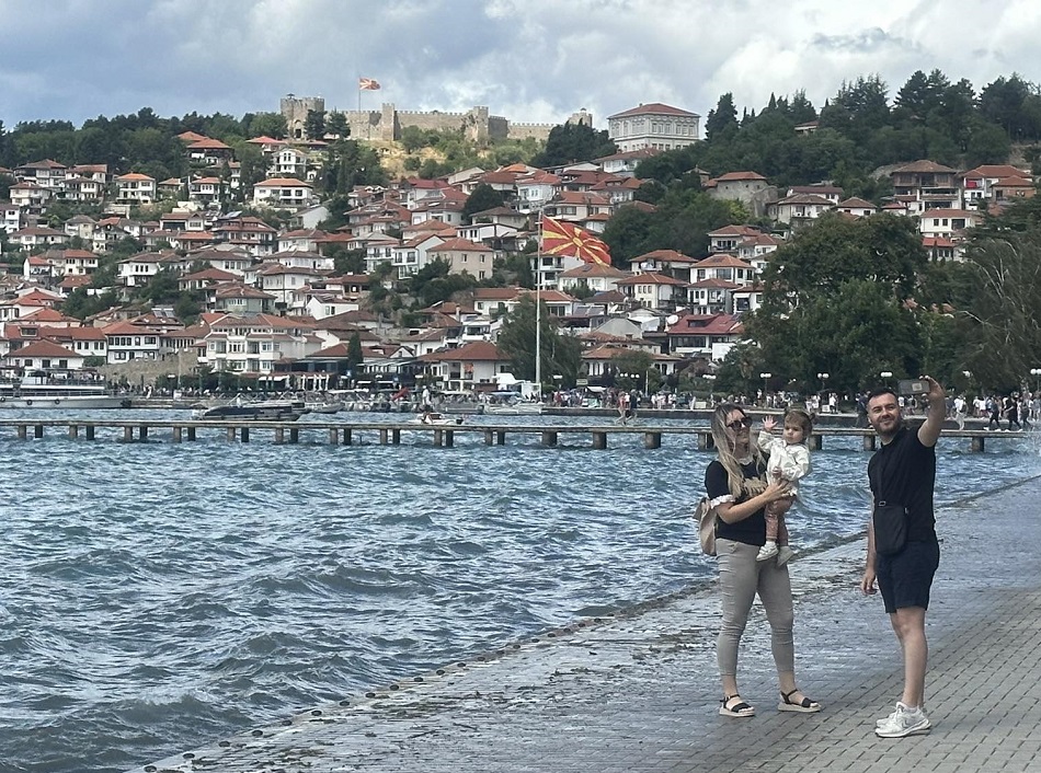 Туристи во индивидуална го полнат приватното сместување во Охрид
